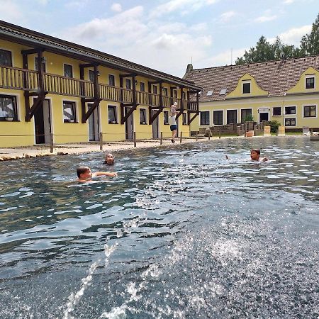 Апарт отель Blatsky Dvur Весели-над-Лужници Экстерьер фото
