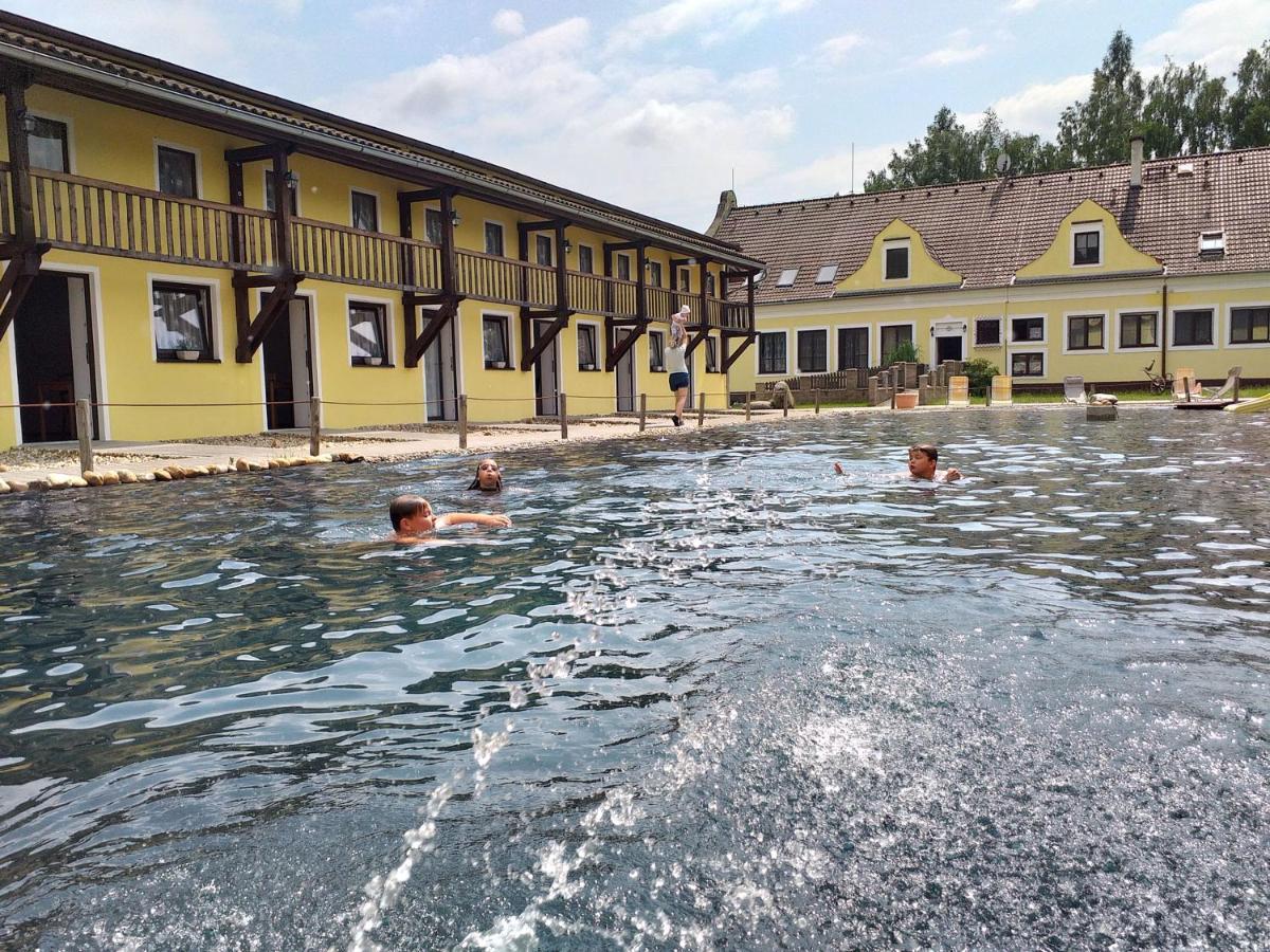 Апарт отель Blatsky Dvur Весели-над-Лужници Экстерьер фото