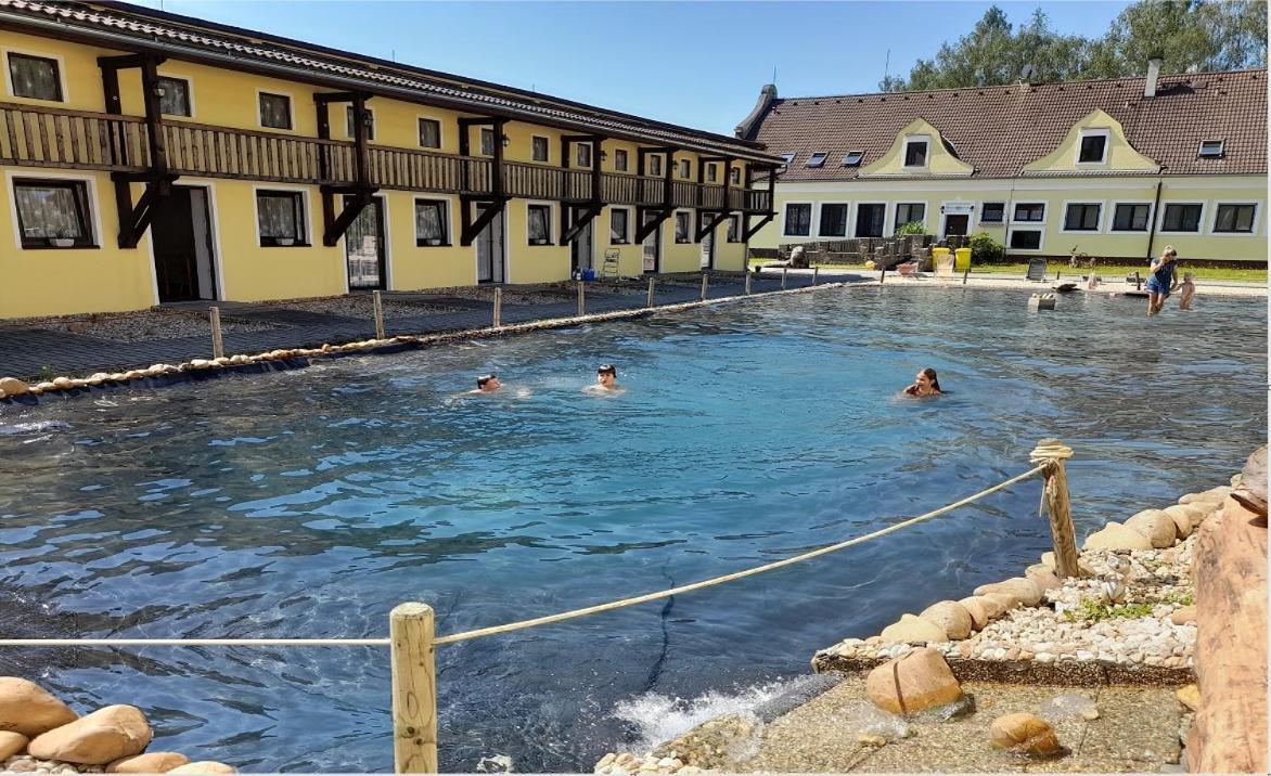 Апарт отель Blatsky Dvur Весели-над-Лужници Экстерьер фото